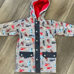 Pre owned condition kids lined Kitestrings construction rain jacket. Size 4